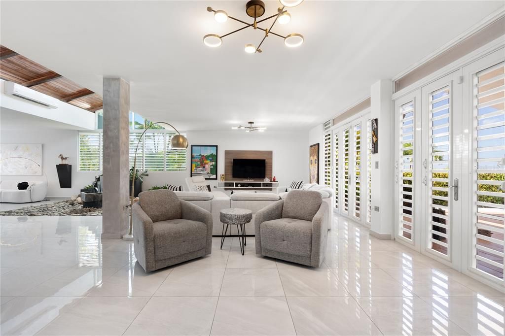 Activo con contrato: $1,195,000 (4 camas, 2 baños, 3132 Pies cuadrados)