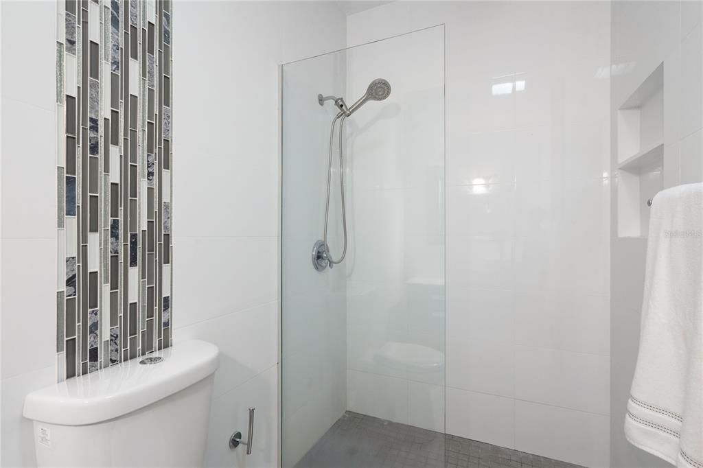 Activo con contrato: $1,195,000 (4 camas, 2 baños, 3132 Pies cuadrados)
