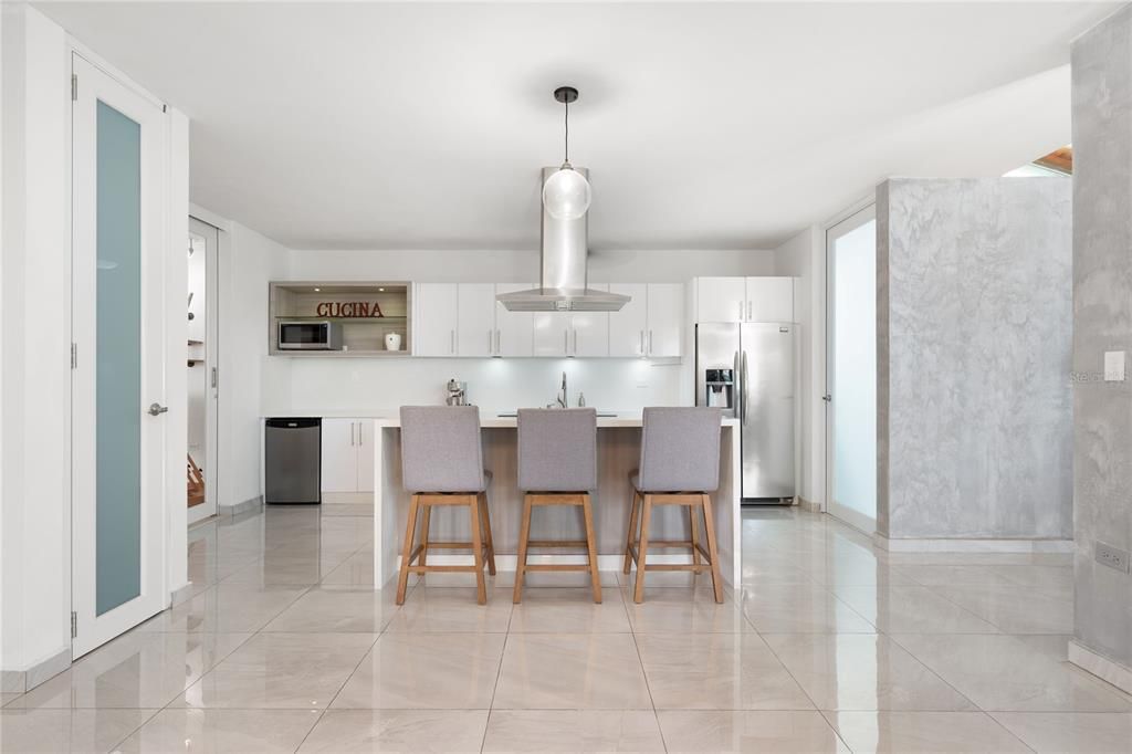 Activo con contrato: $1,195,000 (4 camas, 2 baños, 3132 Pies cuadrados)