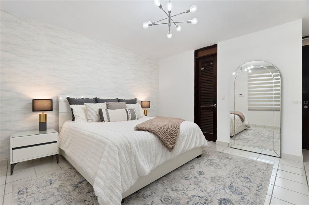 Activo con contrato: $1,195,000 (4 camas, 2 baños, 3132 Pies cuadrados)