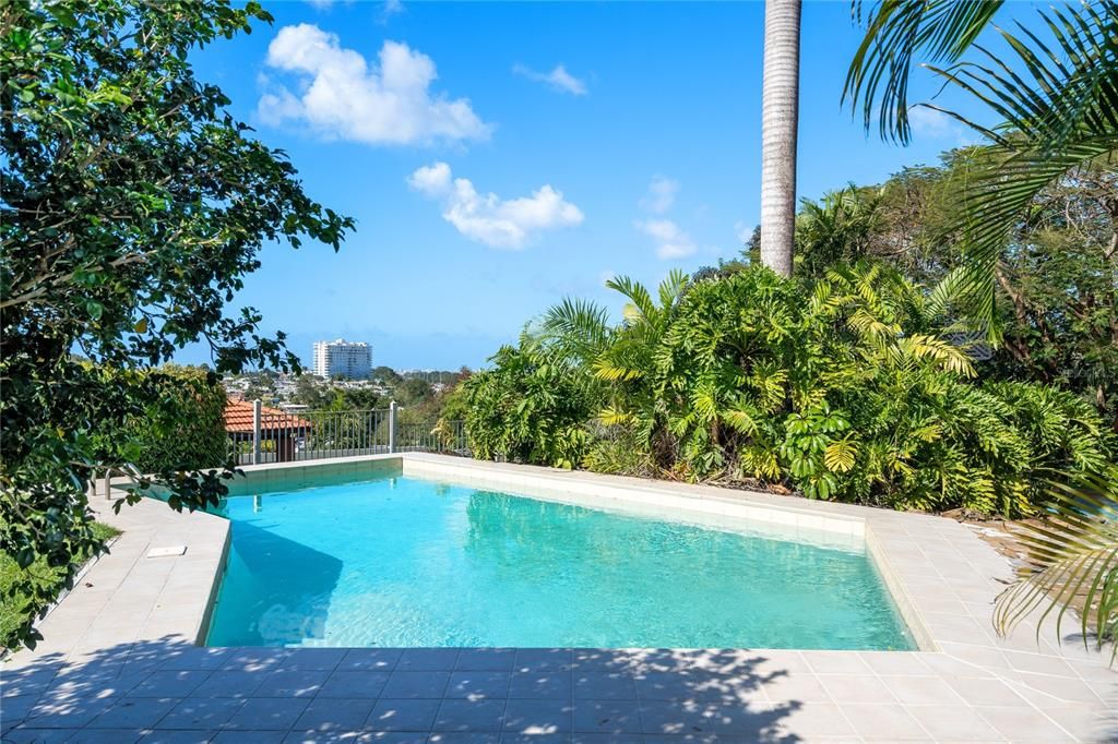 Activo con contrato: $1,195,000 (4 camas, 2 baños, 3132 Pies cuadrados)