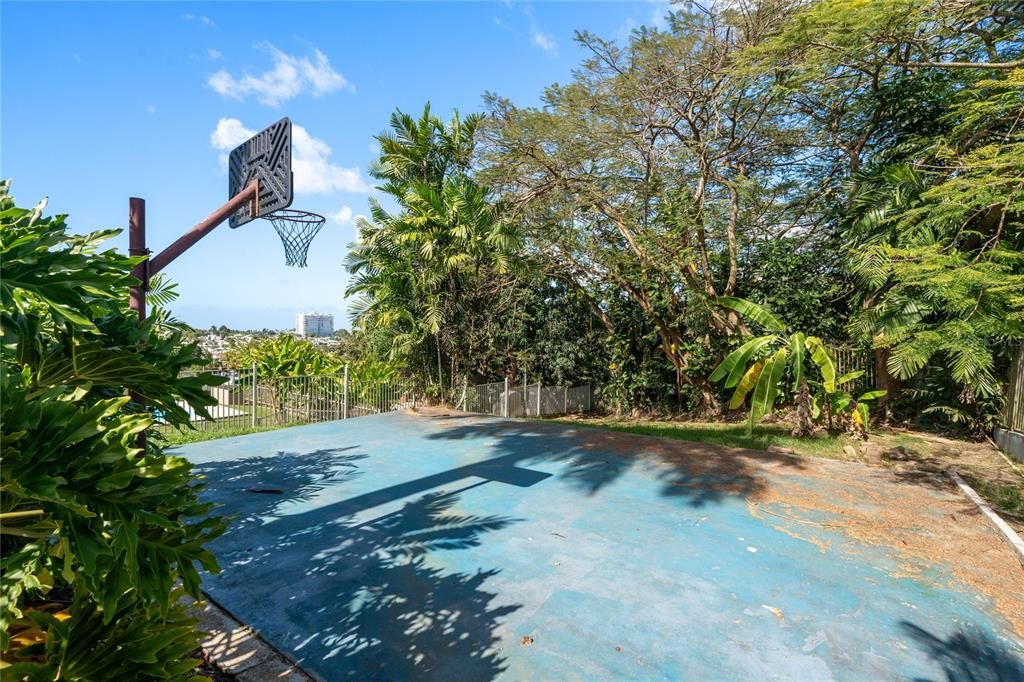 Activo con contrato: $1,195,000 (4 camas, 2 baños, 3132 Pies cuadrados)