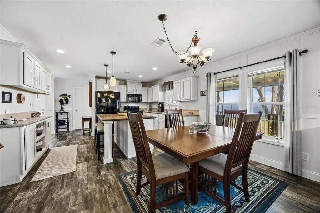 For Sale: $574,999 (2 beds, 2 baths, 1352 Square Feet)