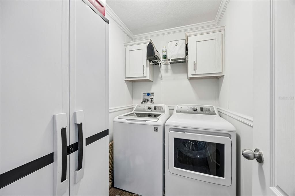 For Sale: $574,999 (2 beds, 2 baths, 1352 Square Feet)