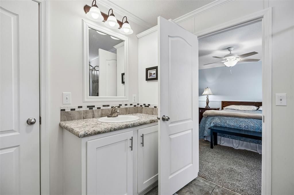 For Sale: $574,999 (2 beds, 2 baths, 1352 Square Feet)