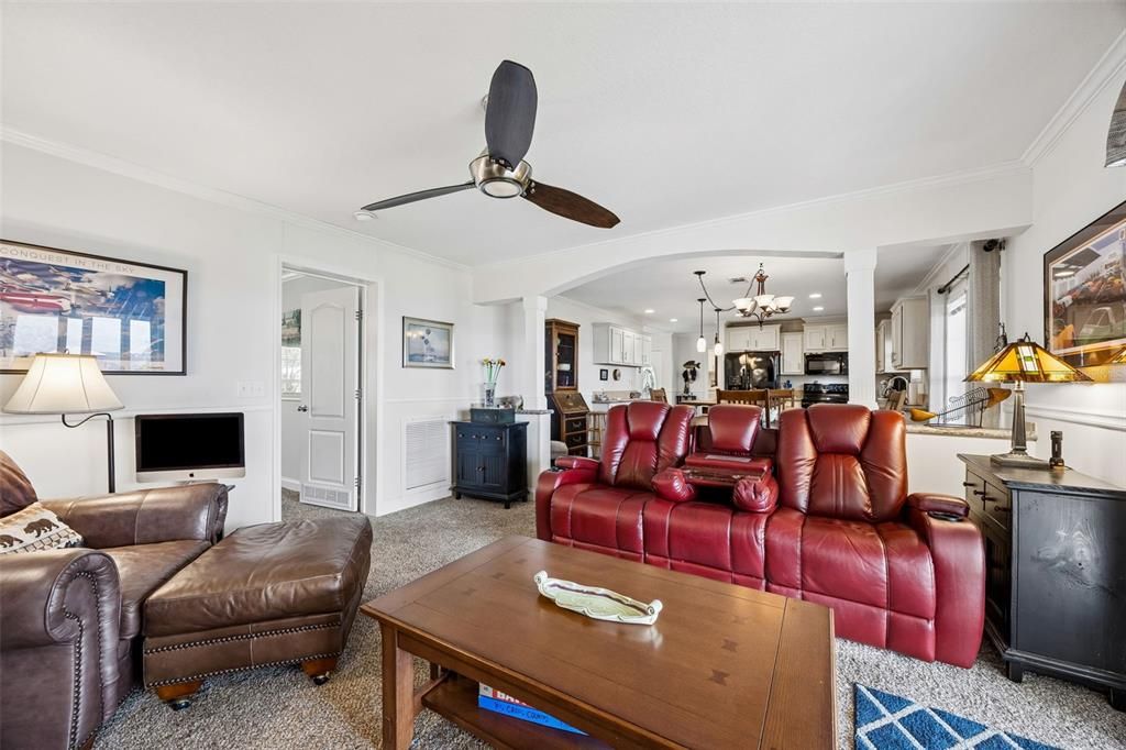 For Sale: $574,999 (2 beds, 2 baths, 1352 Square Feet)