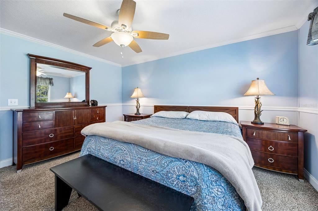 For Sale: $574,999 (2 beds, 2 baths, 1352 Square Feet)