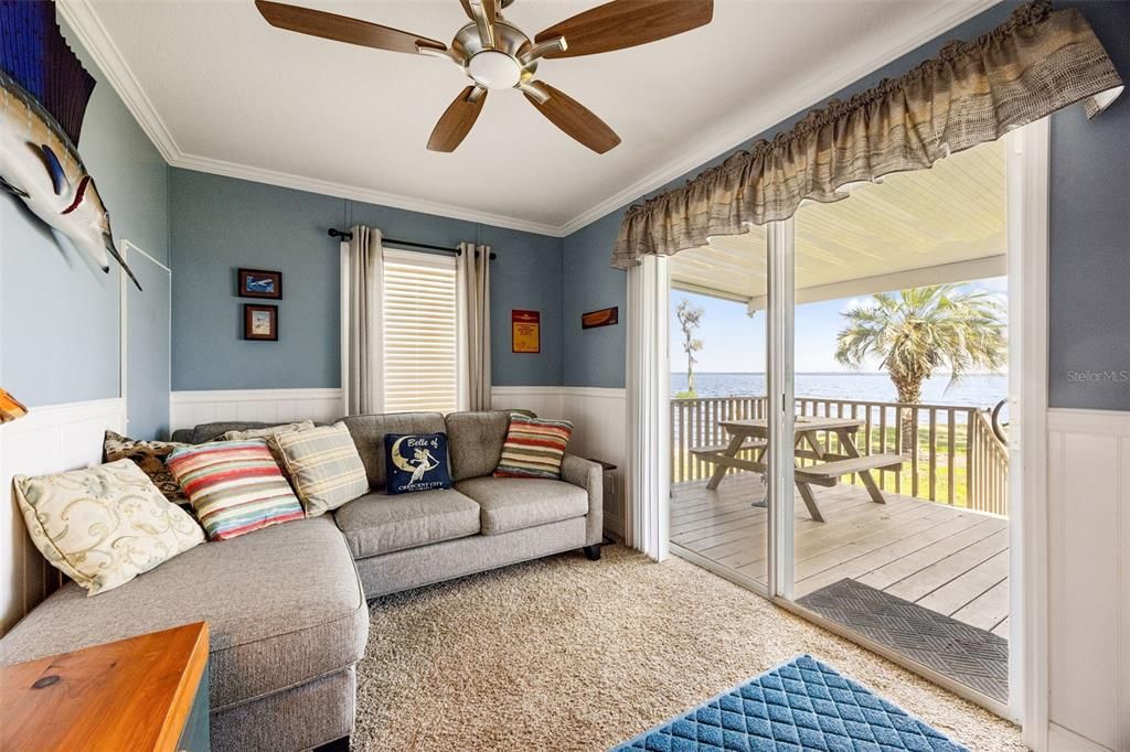 For Sale: $574,999 (2 beds, 2 baths, 1352 Square Feet)