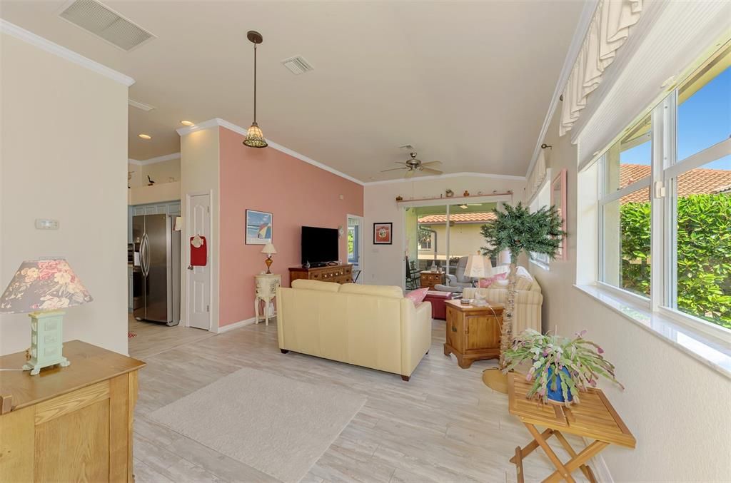 Под контрактом: $262,000 (2 спален, 2 ванн, 1385 Квадратных фут)