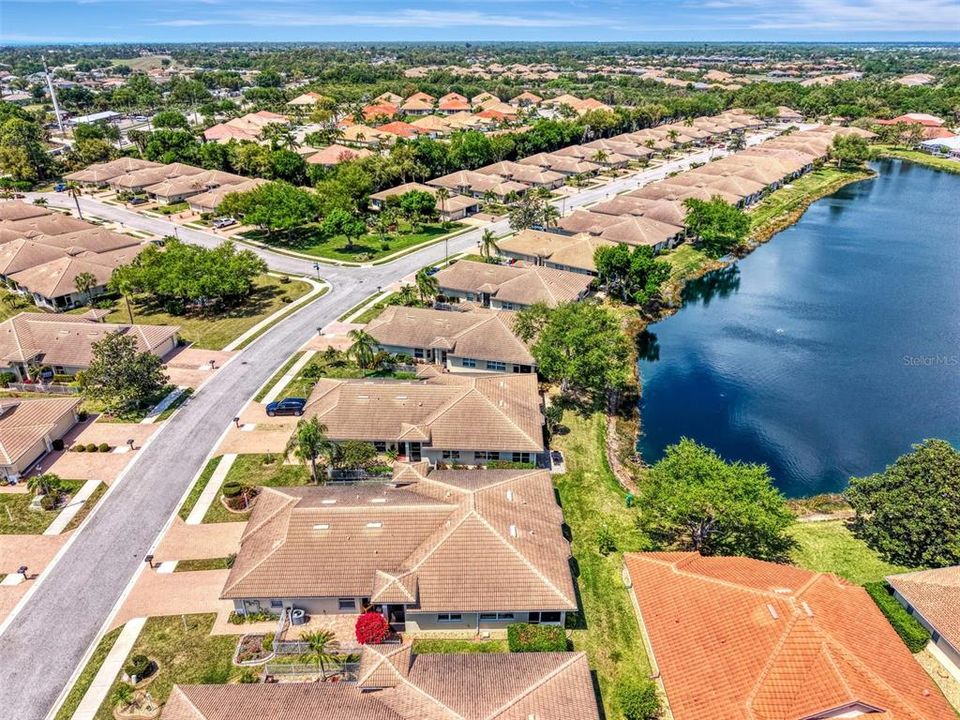 Под контрактом: $262,000 (2 спален, 2 ванн, 1385 Квадратных фут)