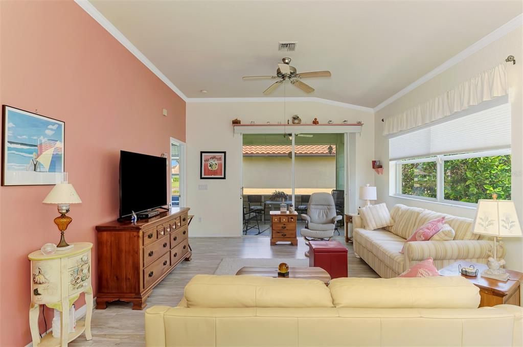 Под контрактом: $262,000 (2 спален, 2 ванн, 1385 Квадратных фут)