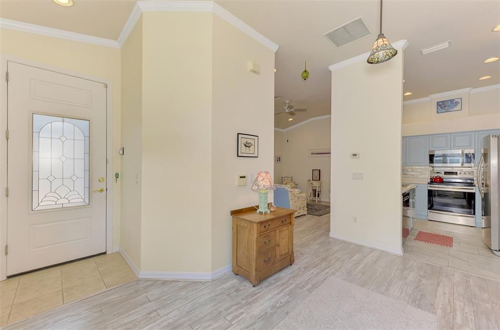 Под контрактом: $262,000 (2 спален, 2 ванн, 1385 Квадратных фут)