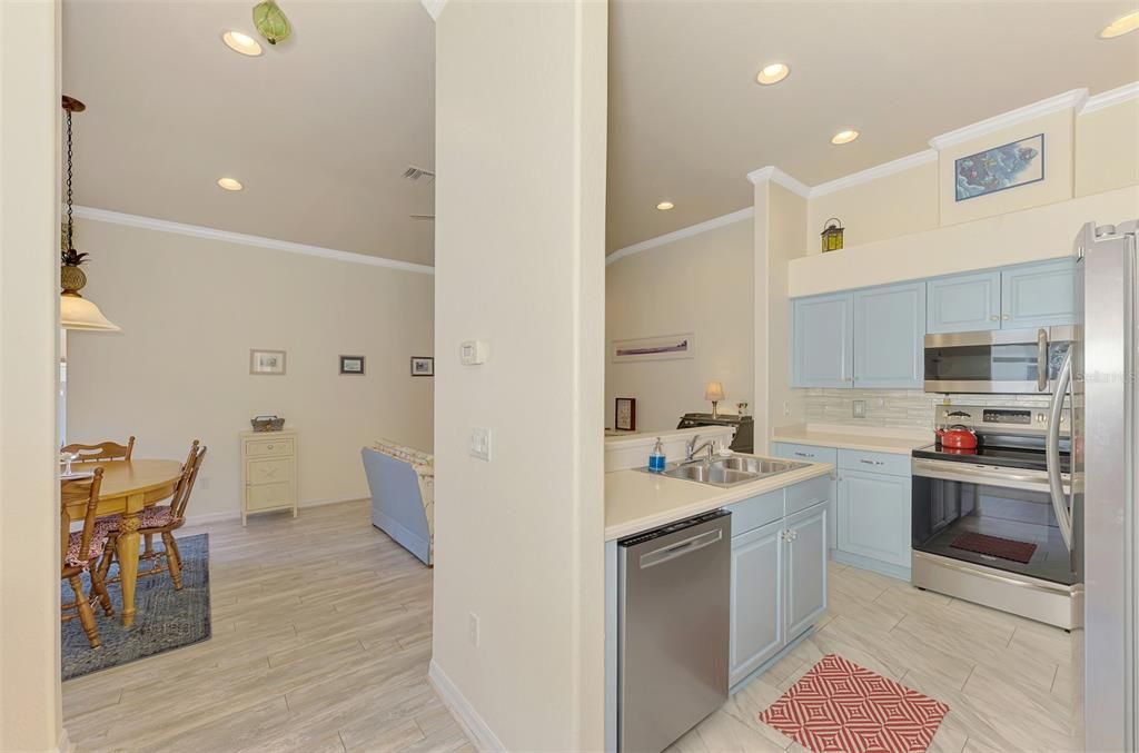 Под контрактом: $262,000 (2 спален, 2 ванн, 1385 Квадратных фут)