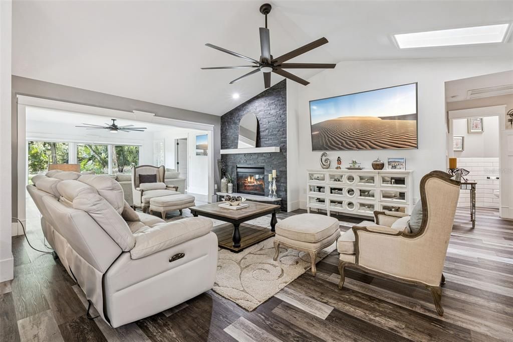 For Sale: $499,999 (3 beds, 2 baths, 2374 Square Feet)