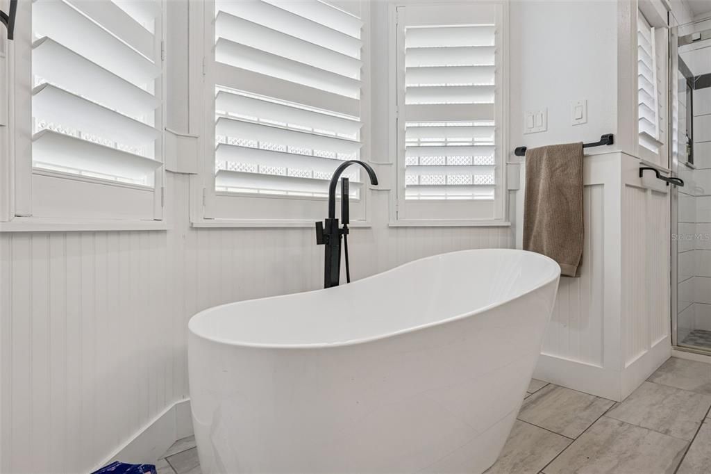 For Sale: $499,999 (3 beds, 2 baths, 2374 Square Feet)