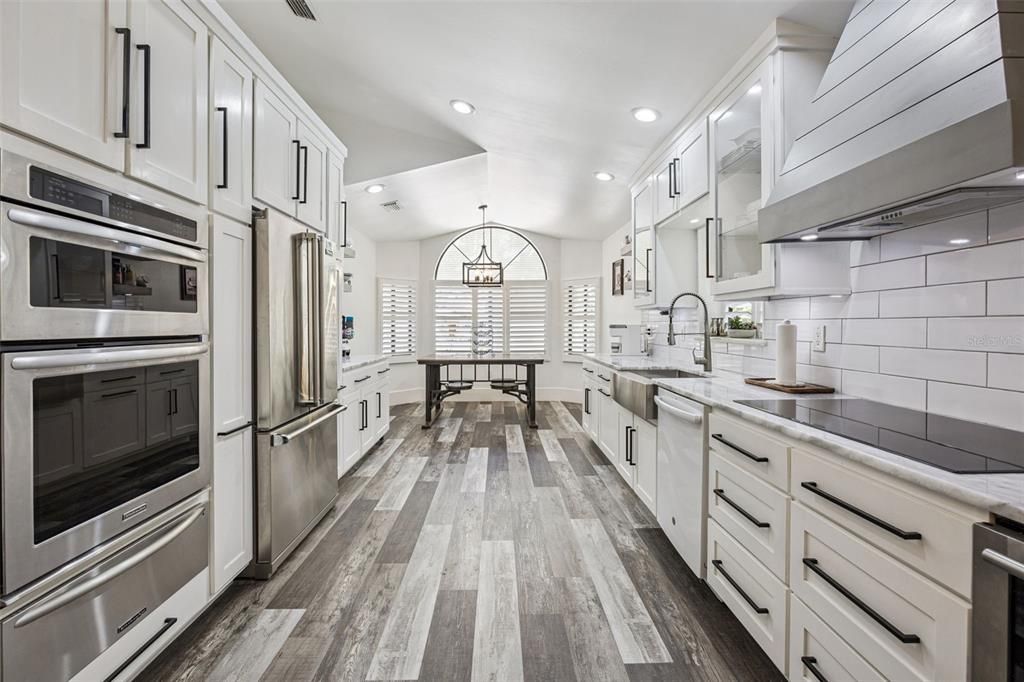 For Sale: $499,999 (3 beds, 2 baths, 2374 Square Feet)