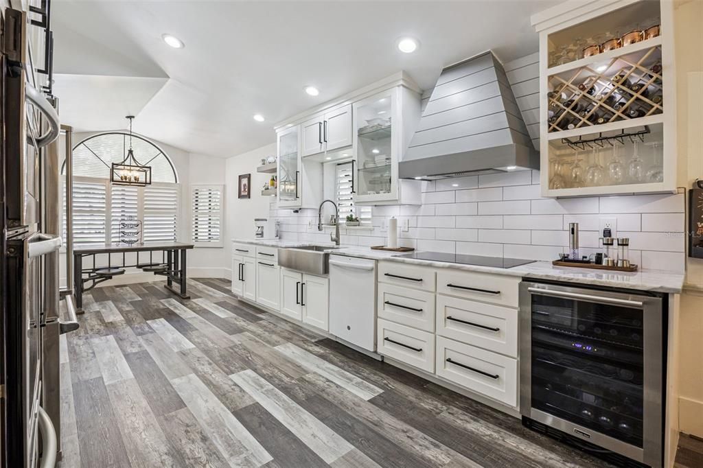 For Sale: $499,999 (3 beds, 2 baths, 2374 Square Feet)