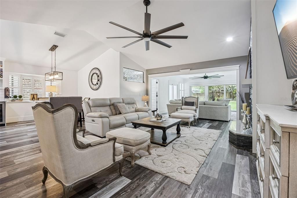 For Sale: $499,999 (3 beds, 2 baths, 2374 Square Feet)