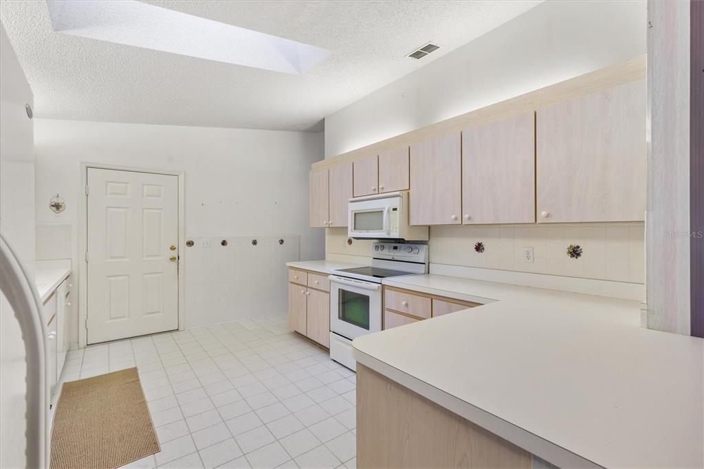 Active With Contract: $179,000 (2 beds, 2 baths, 1356 Square Feet)