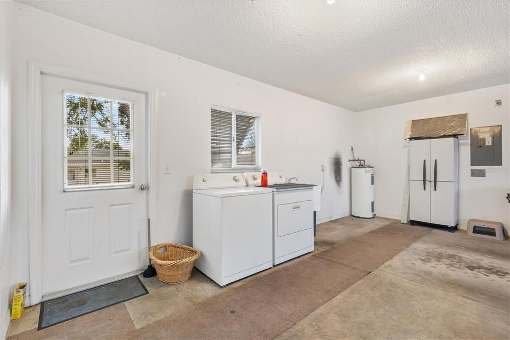 Active With Contract: $179,000 (2 beds, 2 baths, 1356 Square Feet)