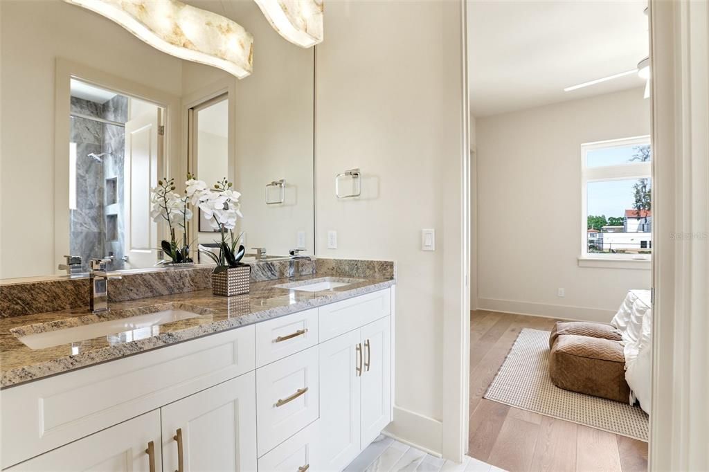 For Sale: $1,375,000 (5 beds, 4 baths, 3246 Square Feet)