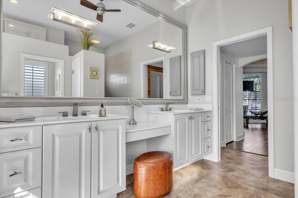 Activo con contrato: $840,950 (3 camas, 2 baños, 2338 Pies cuadrados)
