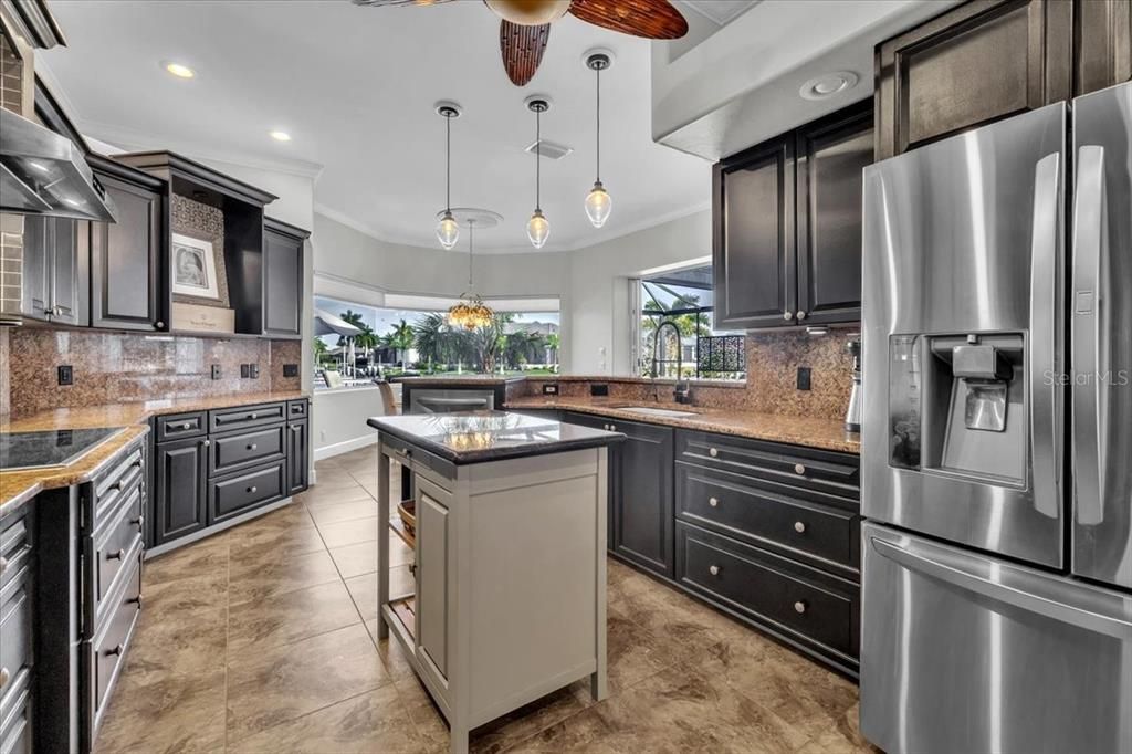 Activo con contrato: $840,950 (3 camas, 2 baños, 2338 Pies cuadrados)