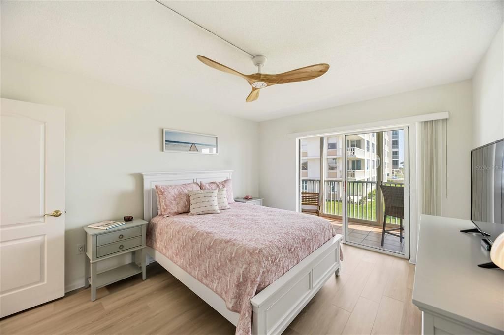 For Sale: $675,000 (2 beds, 2 baths, 1205 Square Feet)