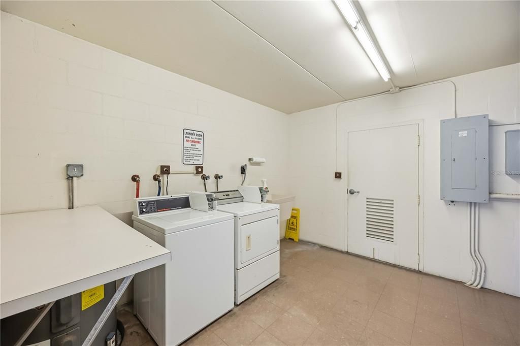 For Sale: $675,000 (2 beds, 2 baths, 1205 Square Feet)