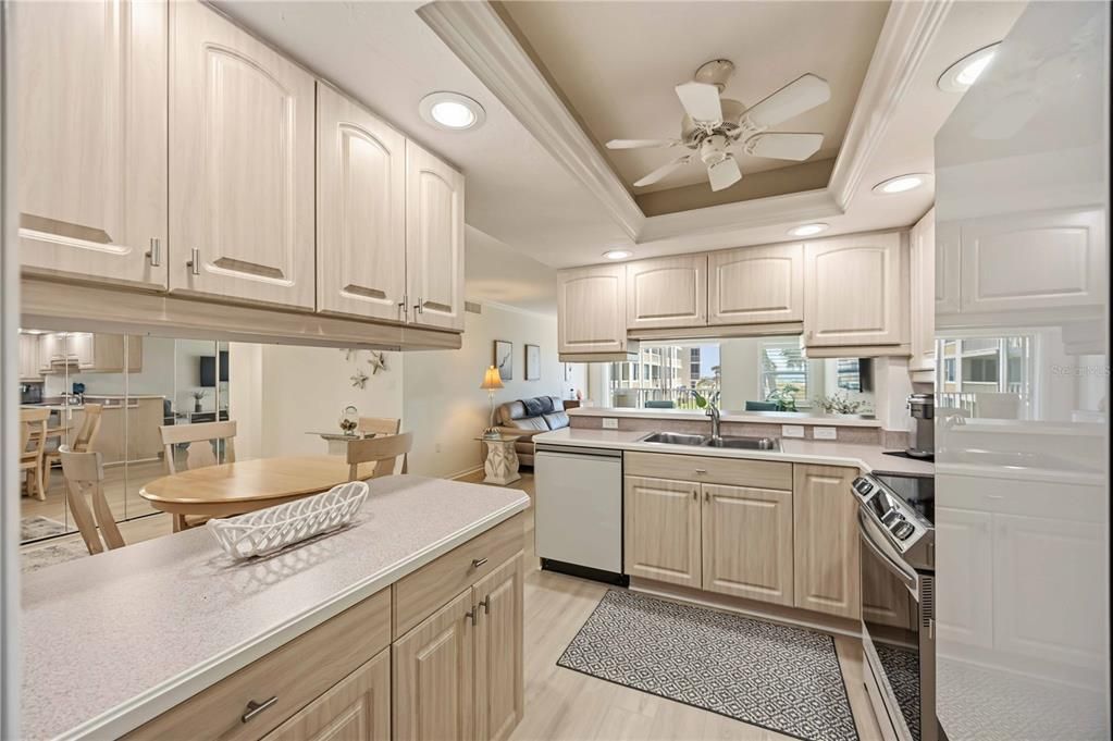 For Sale: $675,000 (2 beds, 2 baths, 1205 Square Feet)