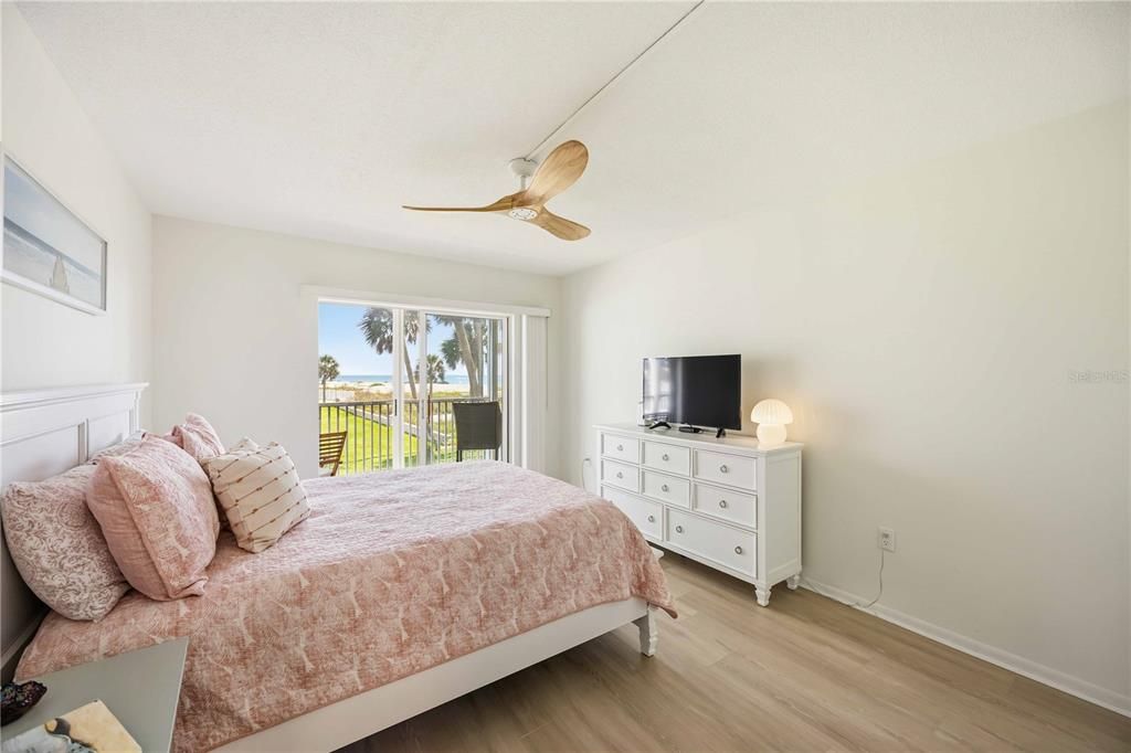 For Sale: $675,000 (2 beds, 2 baths, 1205 Square Feet)