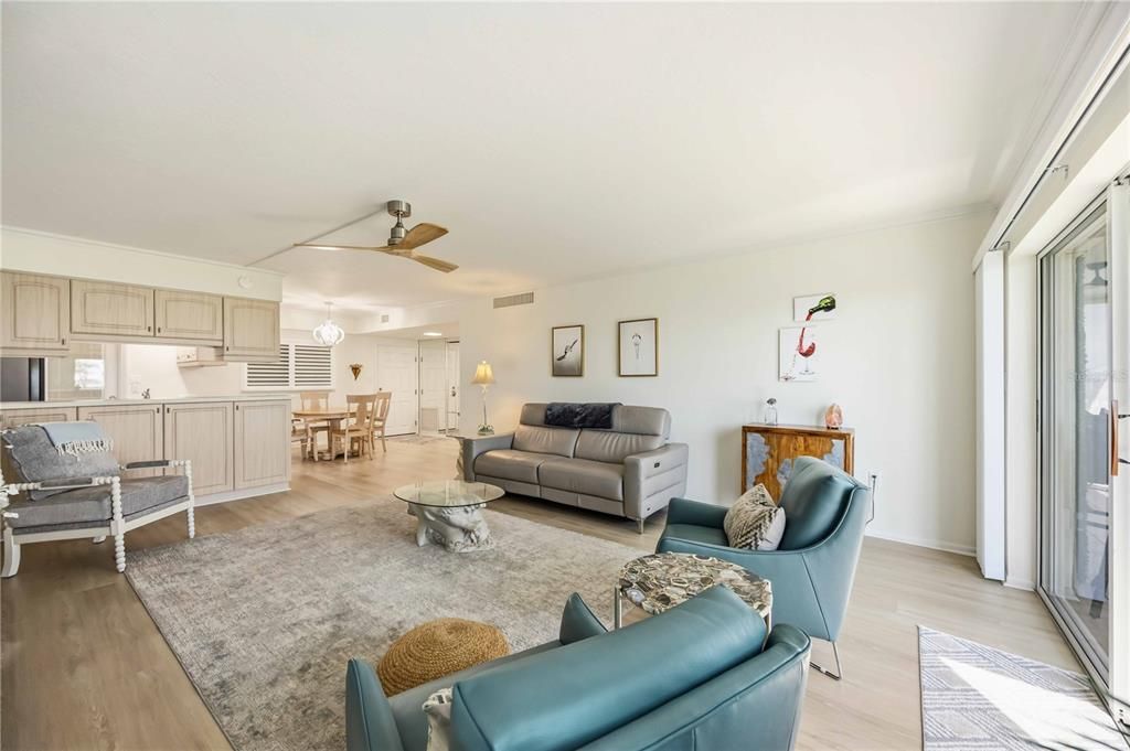 For Sale: $675,000 (2 beds, 2 baths, 1205 Square Feet)