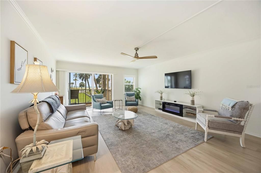 For Sale: $675,000 (2 beds, 2 baths, 1205 Square Feet)