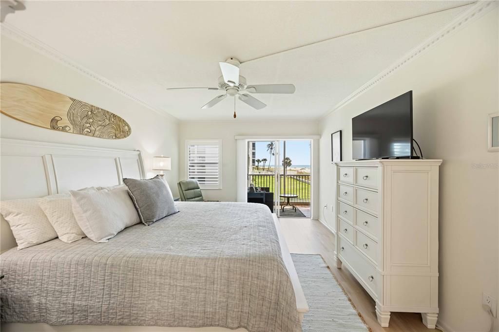 For Sale: $675,000 (2 beds, 2 baths, 1205 Square Feet)