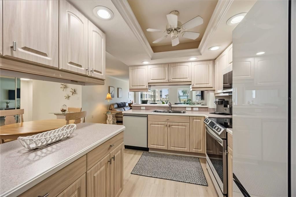 For Sale: $675,000 (2 beds, 2 baths, 1205 Square Feet)