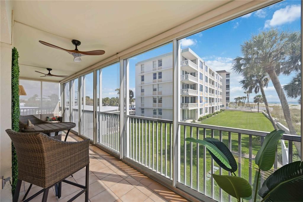 For Sale: $675,000 (2 beds, 2 baths, 1205 Square Feet)