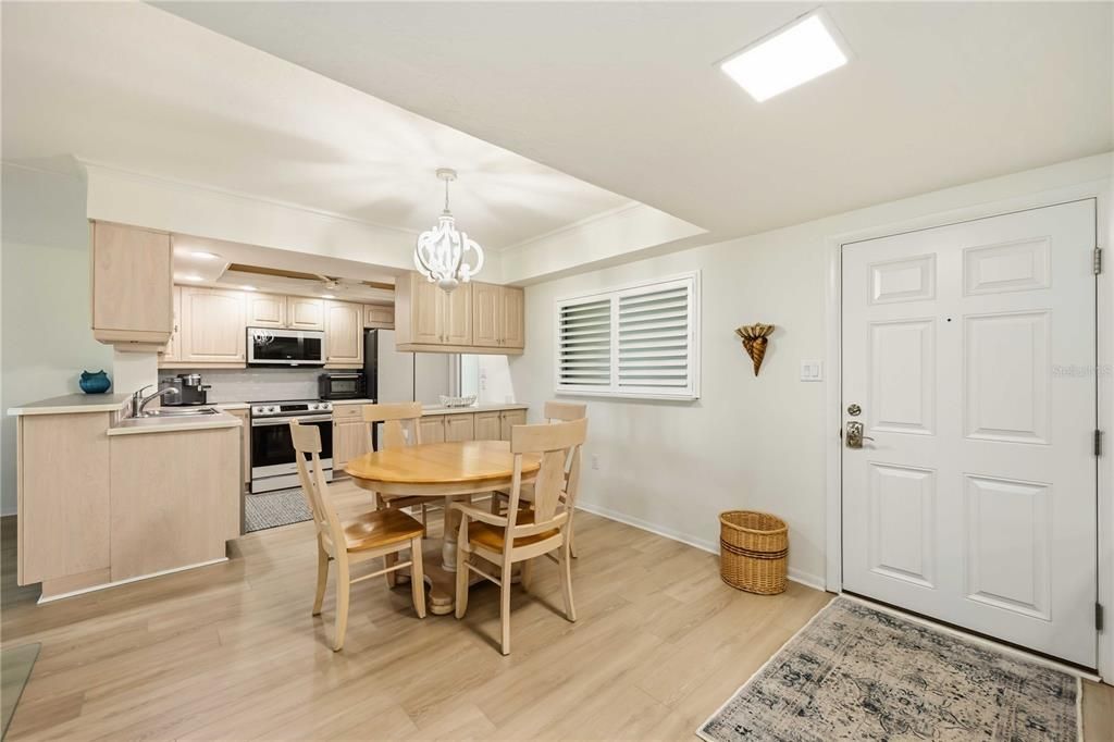 For Sale: $675,000 (2 beds, 2 baths, 1205 Square Feet)