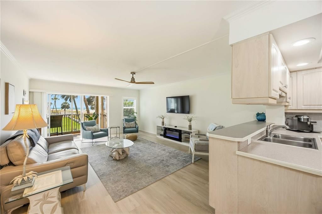 For Sale: $675,000 (2 beds, 2 baths, 1205 Square Feet)