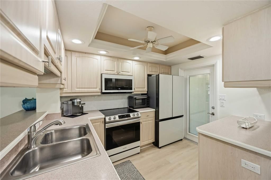 For Sale: $675,000 (2 beds, 2 baths, 1205 Square Feet)