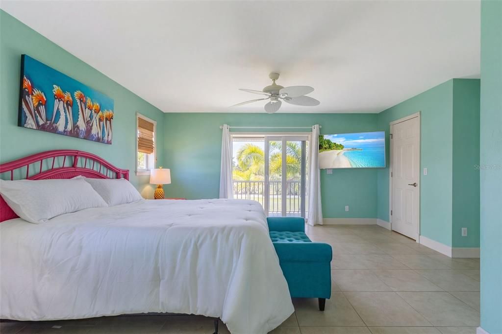 For Sale: $549,500 (3 beds, 3 baths, 1810 Square Feet)