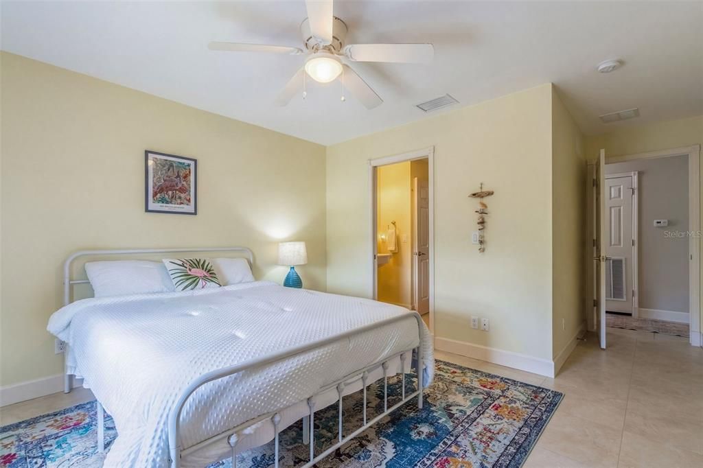 For Sale: $549,500 (3 beds, 3 baths, 1810 Square Feet)