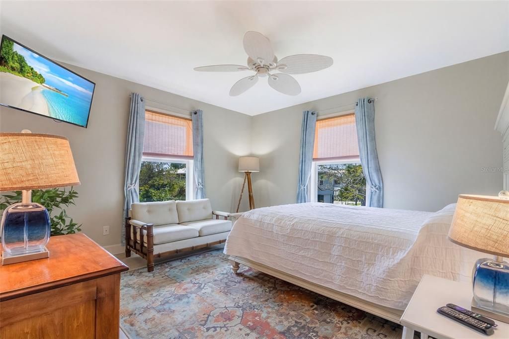 For Sale: $549,500 (3 beds, 3 baths, 1810 Square Feet)