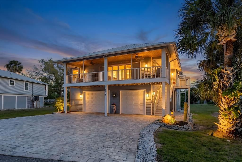 For Sale: $549,500 (3 beds, 3 baths, 1810 Square Feet)