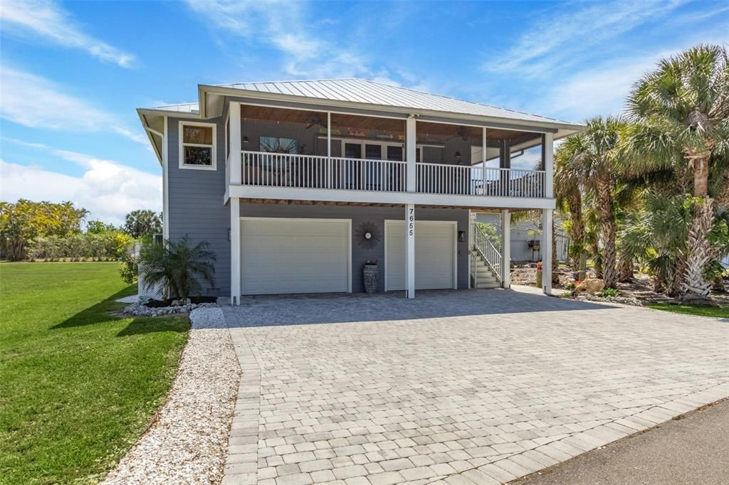 For Sale: $549,500 (3 beds, 3 baths, 1810 Square Feet)