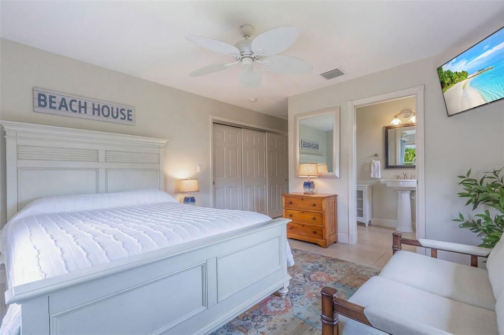 For Sale: $549,500 (3 beds, 3 baths, 1810 Square Feet)
