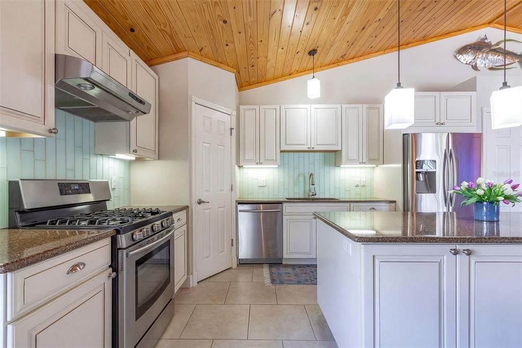 For Sale: $549,500 (3 beds, 3 baths, 1810 Square Feet)
