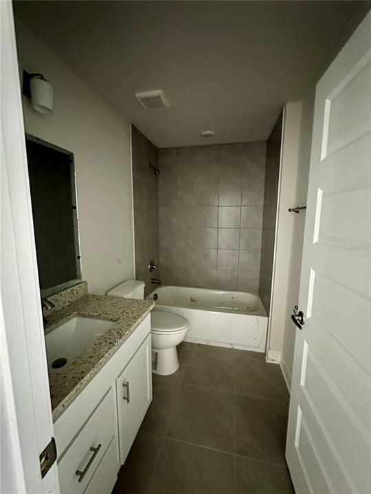 Activo con contrato: $324,900 (3 camas, 2 baños, 1551 Pies cuadrados)