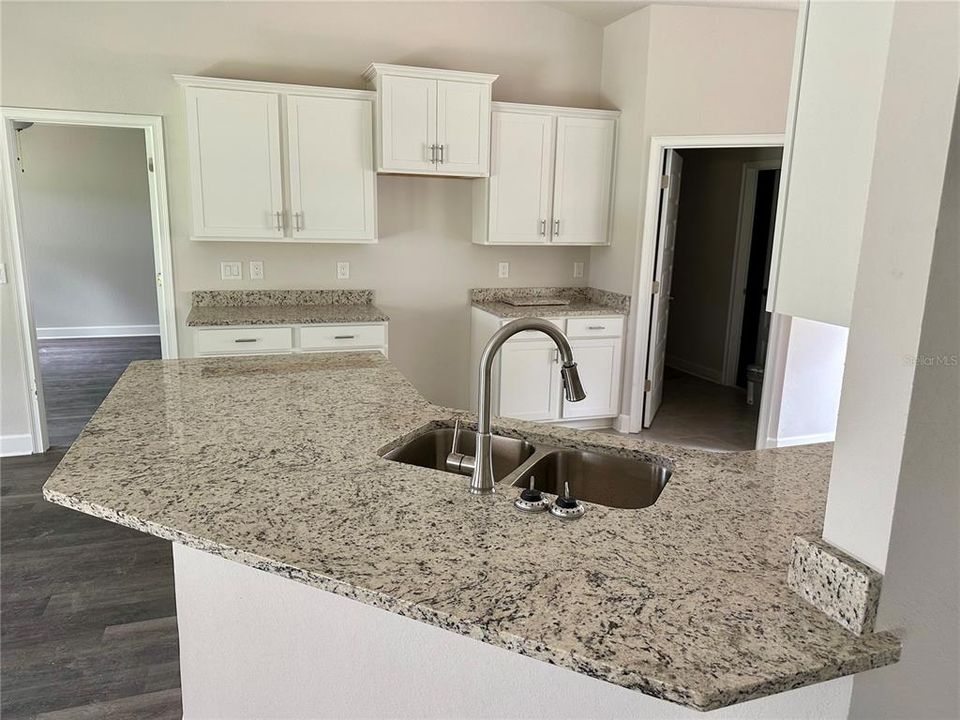 Activo con contrato: $324,900 (3 camas, 2 baños, 1551 Pies cuadrados)