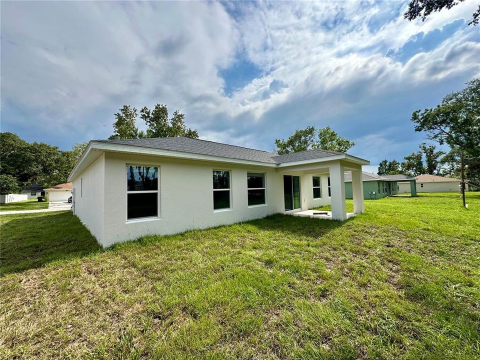 Activo con contrato: $324,900 (3 camas, 2 baños, 1551 Pies cuadrados)