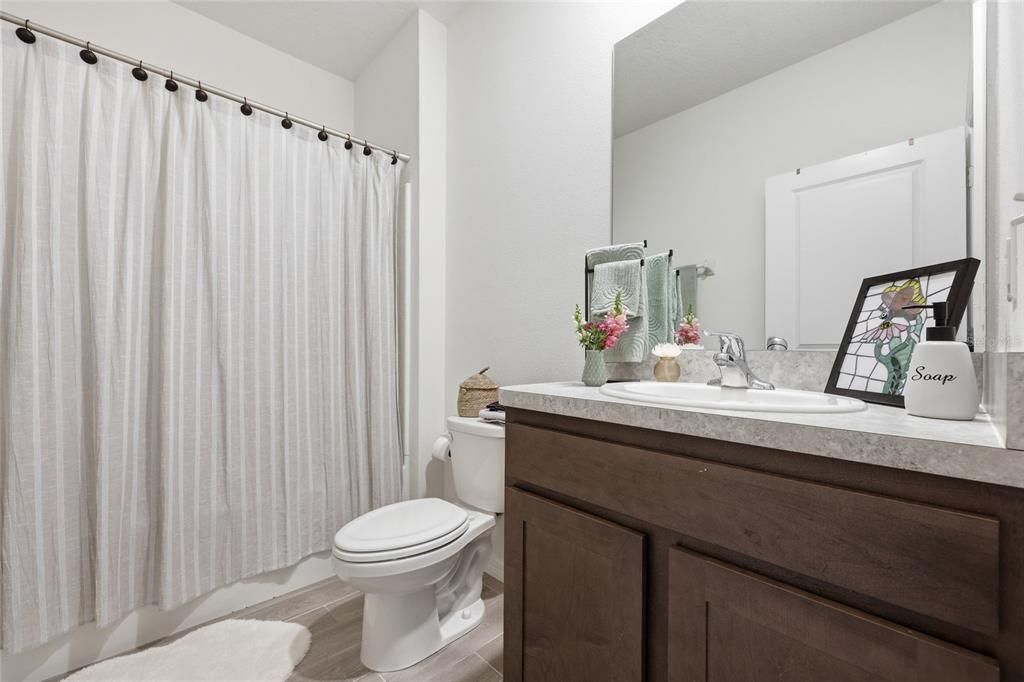 На продажу: $385,000 (4 спален, 2 ванн, 1785 Квадратных фут)